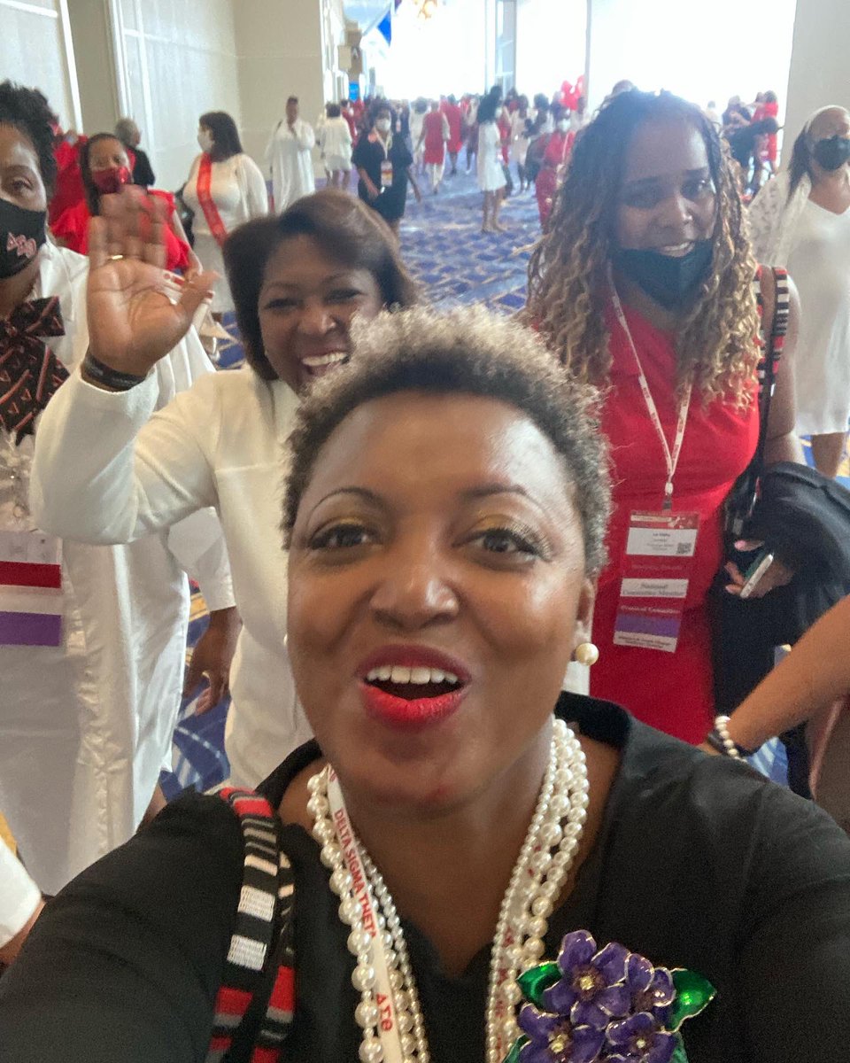 i_AmMyBrand's tweet photo. The Eastern Regional Director ๐บ Rosie Allen Herring @RAH_United @thefcacdst @easternregdst @dstinc1913 #DSTRC2022 #ERC2022 #ElevatingExcellence #EpicSisterhood #DST1913 #TheEast #ILoveMyRD โค๏ธ https://t.co/jtjAANMtVv
