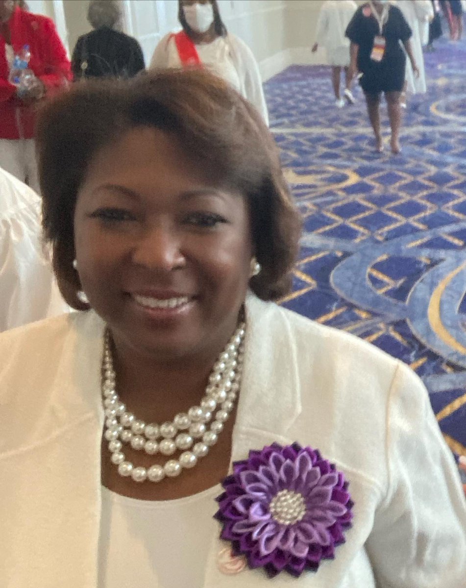 i_AmMyBrand's tweet photo. The Eastern Regional Director ๐บ Rosie Allen Herring @RAH_United @thefcacdst @easternregdst @dstinc1913 #DSTRC2022 #ERC2022 #ElevatingExcellence #EpicSisterhood #DST1913 #TheEast #ILoveMyRD โค๏ธ https://t.co/jtjAANMtVv
