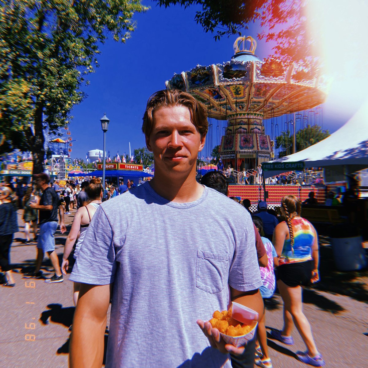 mnwild's tweet photo. 𝓈𝑜𝒻𝓉 𝓈𝓂𝒾𝓁𝑒 𝓈𝓊𝓃𝒹𝒶𝓎: Boldy at the fair 🎡 🫠 

#mnwild https://t.co/uoGdKesEYr