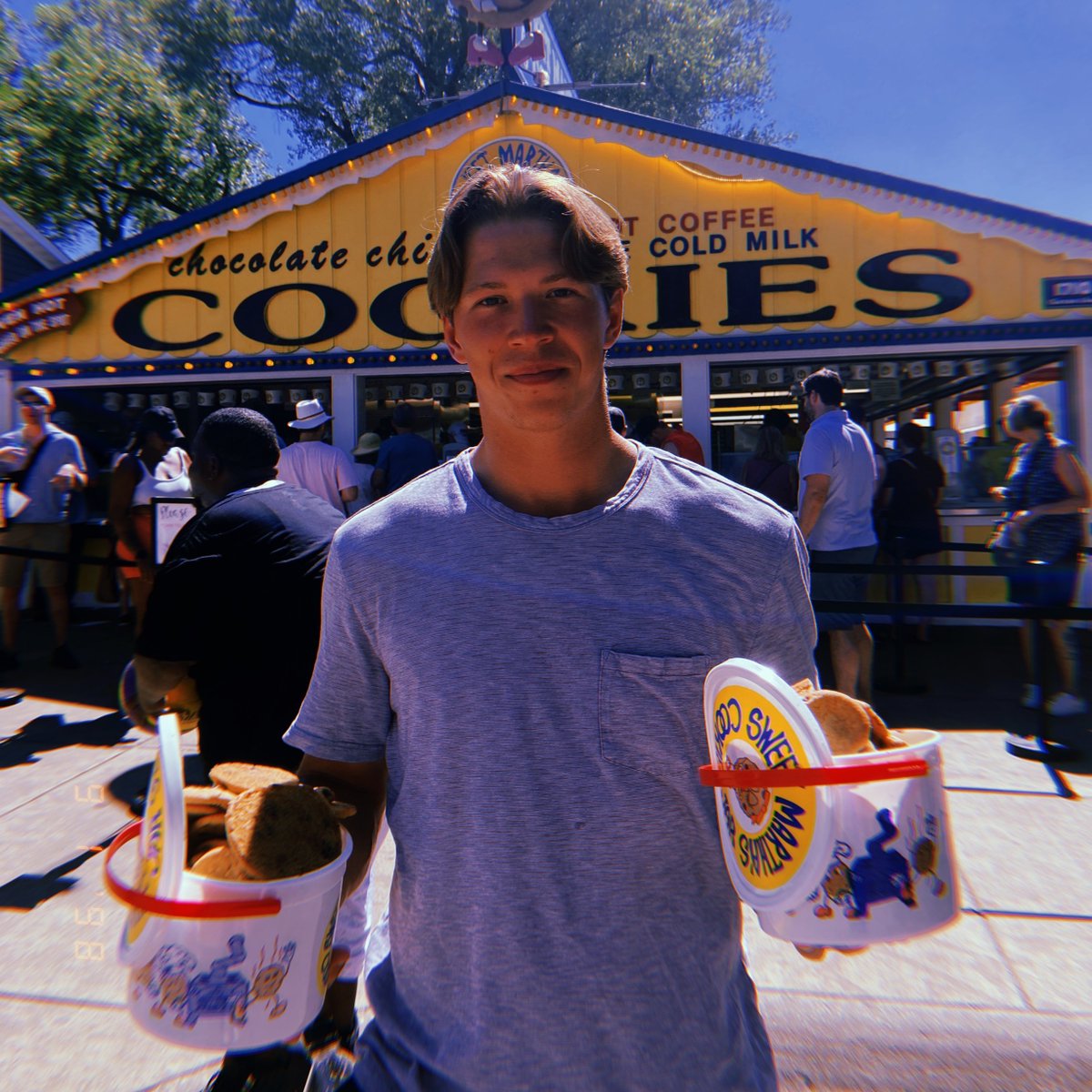 mnwild's tweet photo. 𝓈𝑜𝒻𝓉 𝓈𝓂𝒾𝓁𝑒 𝓈𝓊𝓃𝒹𝒶𝓎: Boldy at the fair 🎡 🫠 

#mnwild https://t.co/uoGdKesEYr