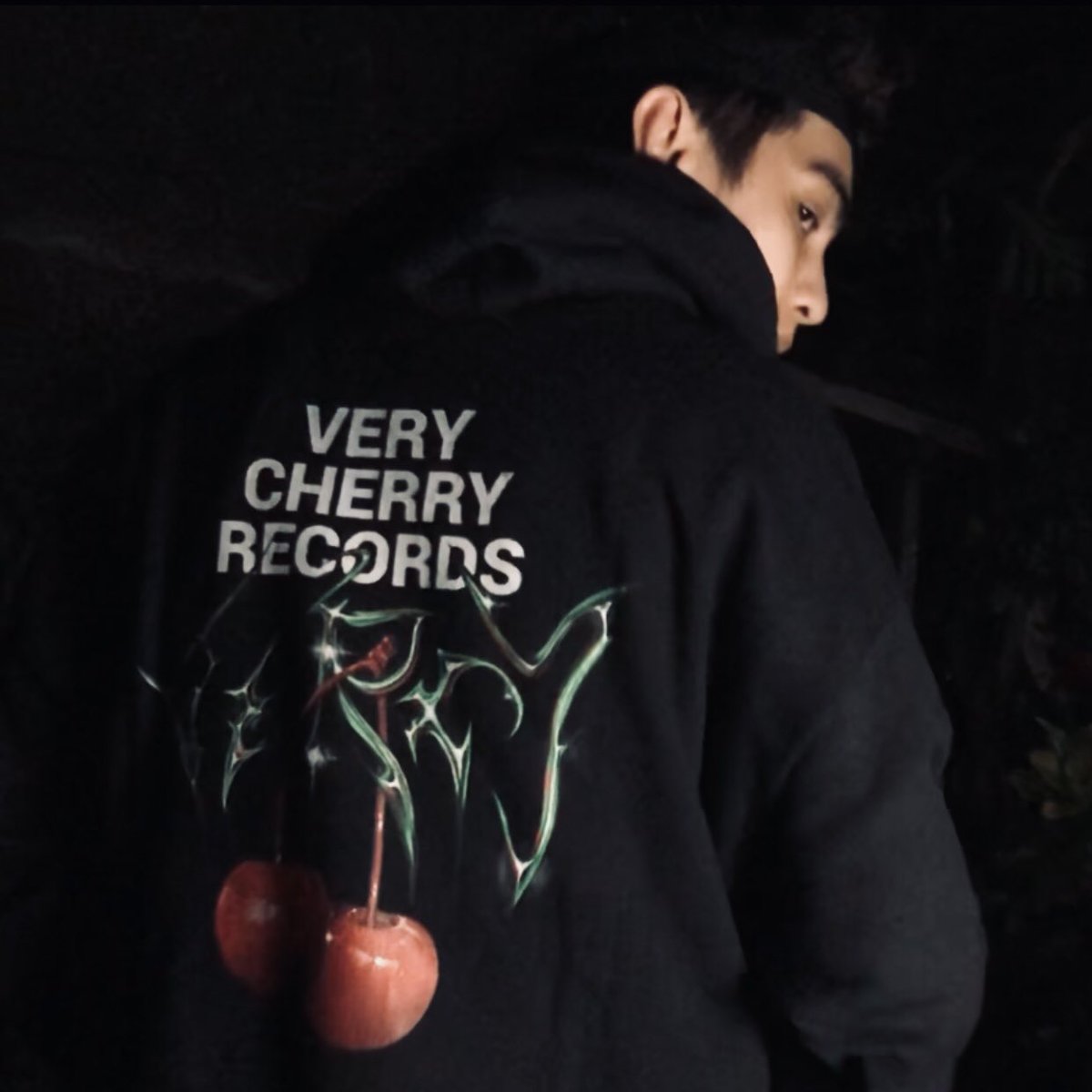 ikon1414's tweet photo. @KringKim @chaelinCL @happeehour Can't wait to attend the concert with this hoodie! #CLinManila #QueenCL #CL https://t.co/XvclPkfYFl