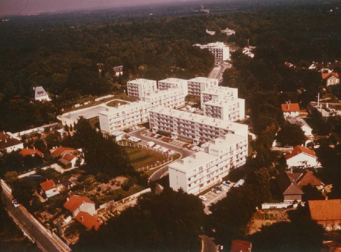 Mémoire2Ville on Twitter: "91 ESSONNE Grands ensembles HLM du quartier