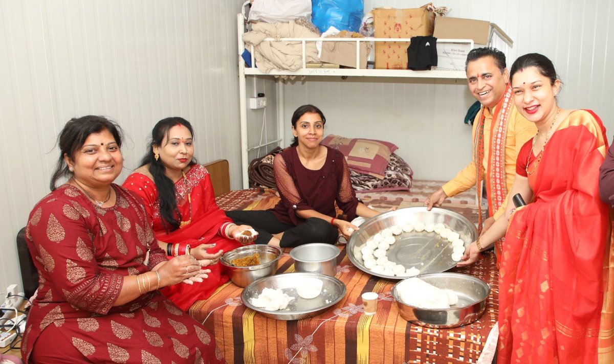 IMinakshiJoshi's tweet image. जय देव जय देव, जय मंगल मूर्ति,
दर्शनमात्रे मनःकमाना पूर्ति,
जय देव जय देव।
@Sunil_Deodhar जी मोदक के लिए आपका धन्यवाद 🙏