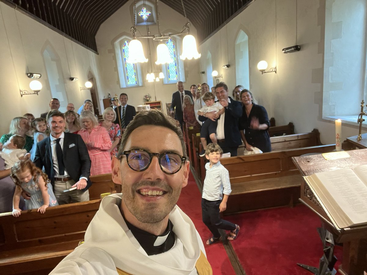 Robert_Rees28's tweet photo. Left the house at 5am and not long back. A brilliantly packed day beginning with @alfiemarshfilm 10am Service for the new year @stmarysmich Pastoral visit. 2pm Baptism at St James then to @StFaithsParish @hospitalofstx for Fr Dominik’s Installation #thebest #tired #bath  ❤️❤️🌈 https://t.co/oCa10NZlTn
