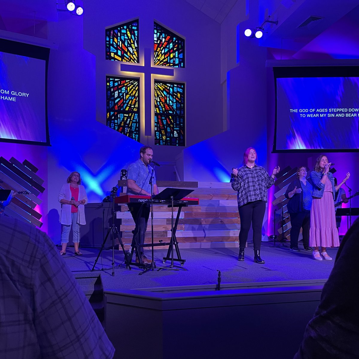 fivelakeschurch's tweet photo. The best place to be on Sunday is together at church! 🙌

#todayatchurch https://t.co/bYAcoikhQB