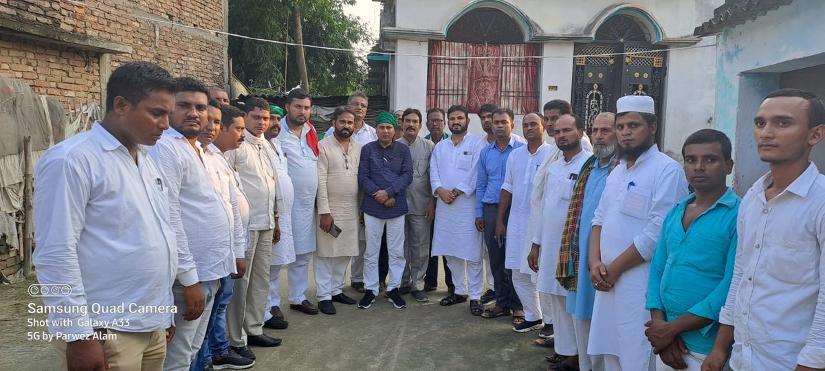 Ashrafa52033160's tweet photo. जिंदा है इसलिए कि हम बोल रहे हैं
दुनिया किसी गूंगे की कहानी नहीं लिखती

       दोस्तों अब और कितना बर्दास्त करेंगे अपने लिए नहीं तो कम से कम अपने मासूम बच्चे के लिए जागने कि जरूरत है वरना अब कुछ बचा नहीं है बिकने के लिए अब बिकने के लिए हम सब बाकी हैं सत्ता को छीनना होगा जब जाकर https://t.co/llGDVhBXI8
