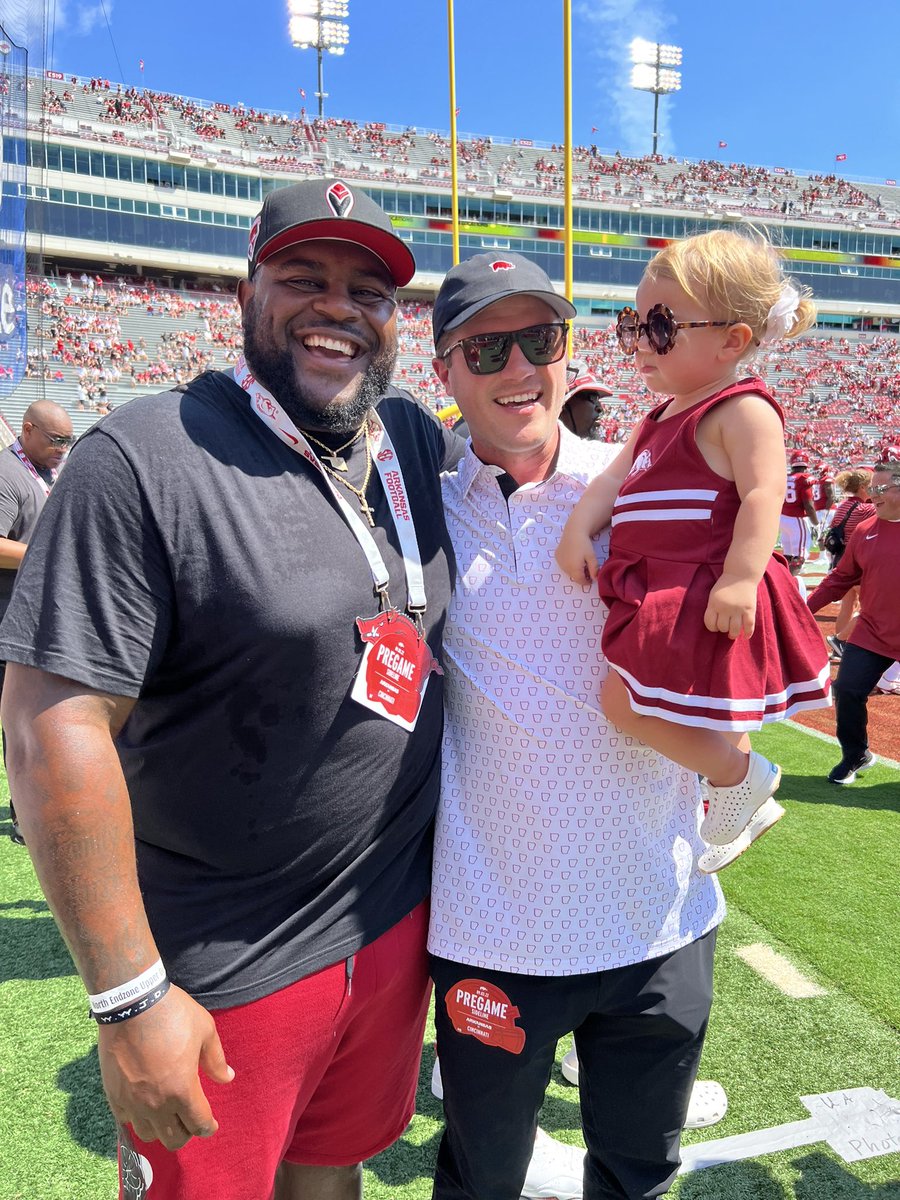 zhocker18's tweet photo. It was a big day on The Hill! Woo Pig @RazorbackFB @sloane_ashton @PGA_JohnDaly @tylerfarr @Razorback98 https://t.co/ln7CXucV1u
