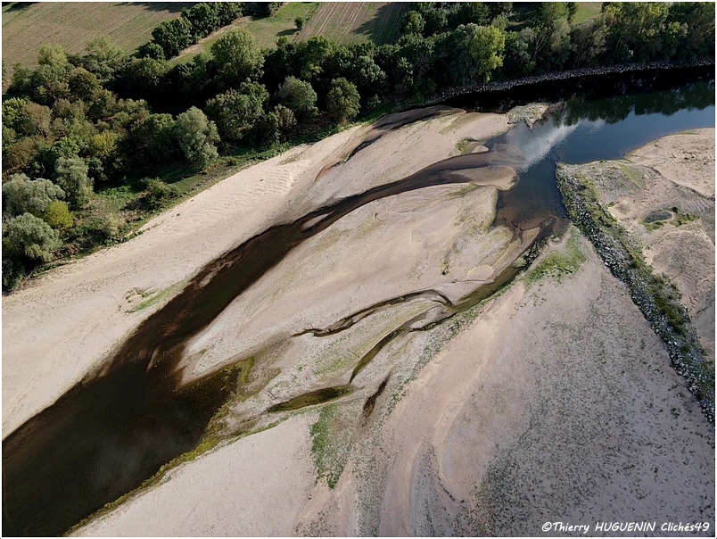 Cliches49's tweet photo. Suite - La Loire toujours aussi basse, comme à Montjean-sur-Loire, malgré les quelques averse de vendredi dernier...
#loire #secheresse #bancdesable #montjeansurloire #meteorologie https://t.co/yn1DSg2rN7