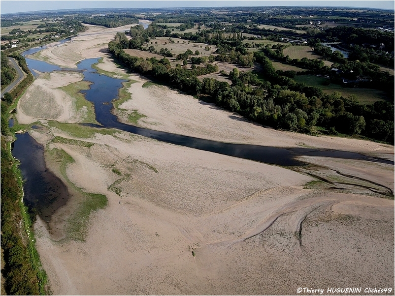 Cliches49's tweet photo. Suite - La Loire toujours aussi basse, comme à Montjean-sur-Loire, malgré les quelques averse de vendredi dernier...
#loire #secheresse #bancdesable #montjeansurloire #meteorologie https://t.co/yn1DSg2rN7