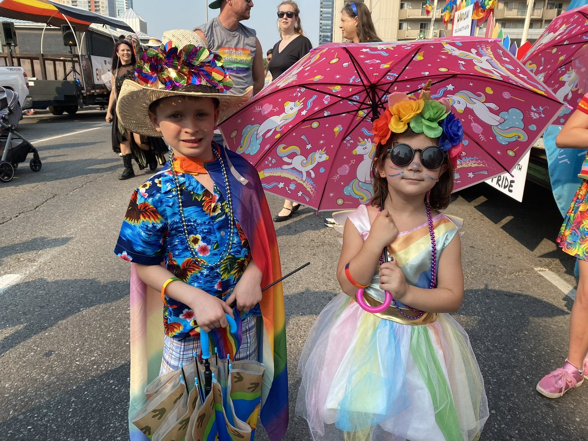 USWDistrict3's tweet photo. Celebrating with #Pride. Happy Pride #calgary! #yyc #ablab #abpoli #SteelPride https://t.co/KLKQWSD6pp