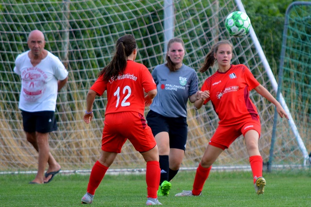 FFC_N's tweet photo. ++ U23 punktet ++
Am Samstag war der SV Kottweiler-Schwanden bei unserer U23 zu Gast. Nach einer etwas durchwachsenen 1. Halbzeit zeigte unser Nachwuchs in der 2. Halbzeit super Spielzüge und einen starken Siegeswille. Das Spiel endete 3:3. 
#ffc_n #niederkirchen #zsammestark https://t.co/7yTzF44WPY