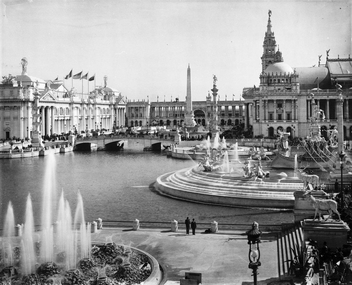 ChicagoMuseum's tweet photo. Happy Birthday to #DanielBurnham! Born in 1846, his architectural legacy in Chicago is unrivaled. Burnham served as architectural director of the 1893 World’s Columbian Exposition, bringing his beaux-arts style to the masses. Read more: https://t.co/RIhziTsZlW https://t.co/GbSKU4tg37