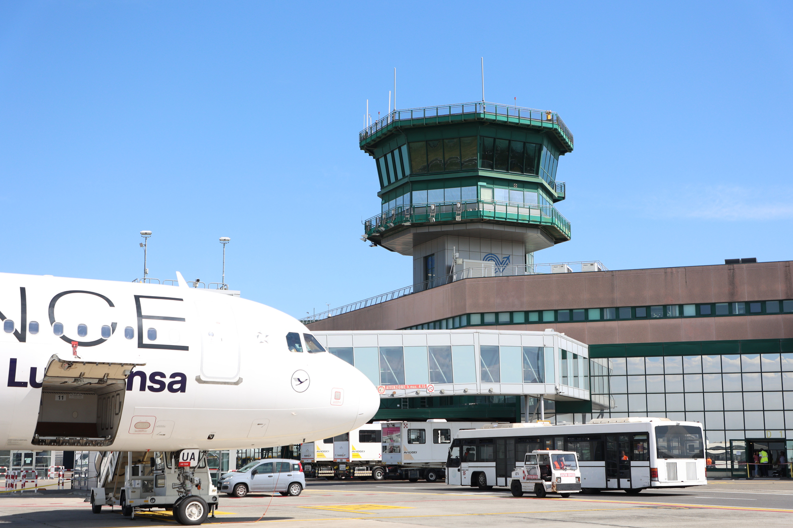 Tweets with replies by Aeroporto di Bologna (@BLQairport) / Twitter