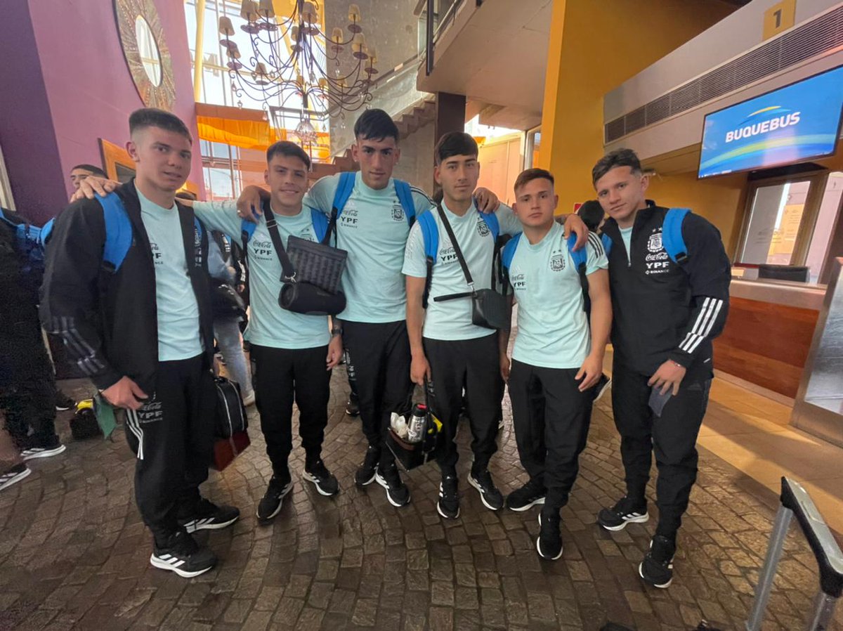 Argentina's tweet photo. #Sub20 El plantel de Javier @Mascherano viajará en instantes rumbo a Uruguay para disputar el cuadrangular amistoso de Maldonado. https://t.co/ShVIDMpczM