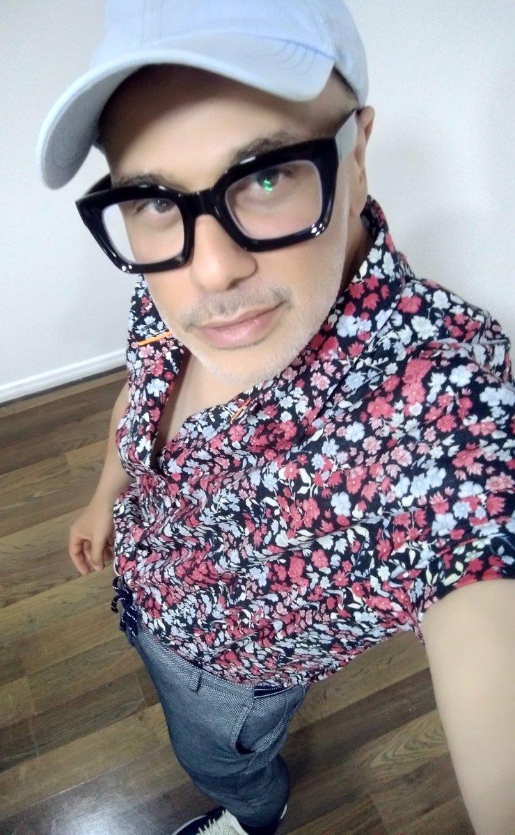 marcostosti1's tweet photo. #selfiefordays #selfiefashion #selfies #selfiestyle #selfiegram #stylefile #selfies #lookcasual #lookbasicododia #moda #modamasculina #post #poststyle #posts #moodselfie #selfiemood #closedodia #closando #closeup #maduroshermosos #maduro #madurosgay #gayBrasil https://t.co/eArSN0y8k3