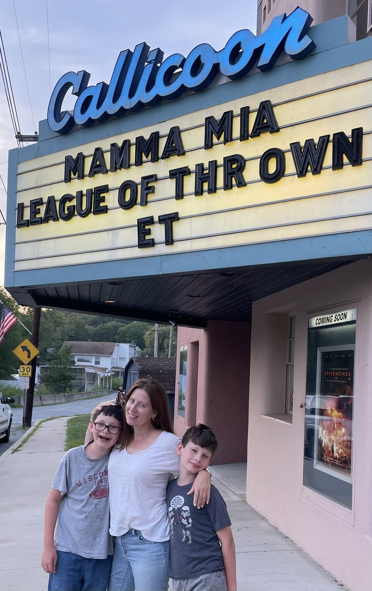 HoseySara's tweet photo. Had the chance to watch ET in an old-fashioned theater with my kids last night and it was awesome.  The movie holds up and the seats took me back to the #80s.  Kids loved it too! #et #movies #ilovethe80s #iloveny #upstate #callicoon https://t.co/BL0gQ8Fxyy