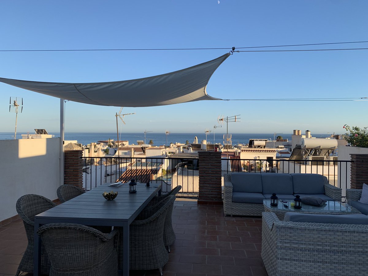 Amazing day today in Nerja, on our way for a bite to eat, 🍷🍺🍹#nerja