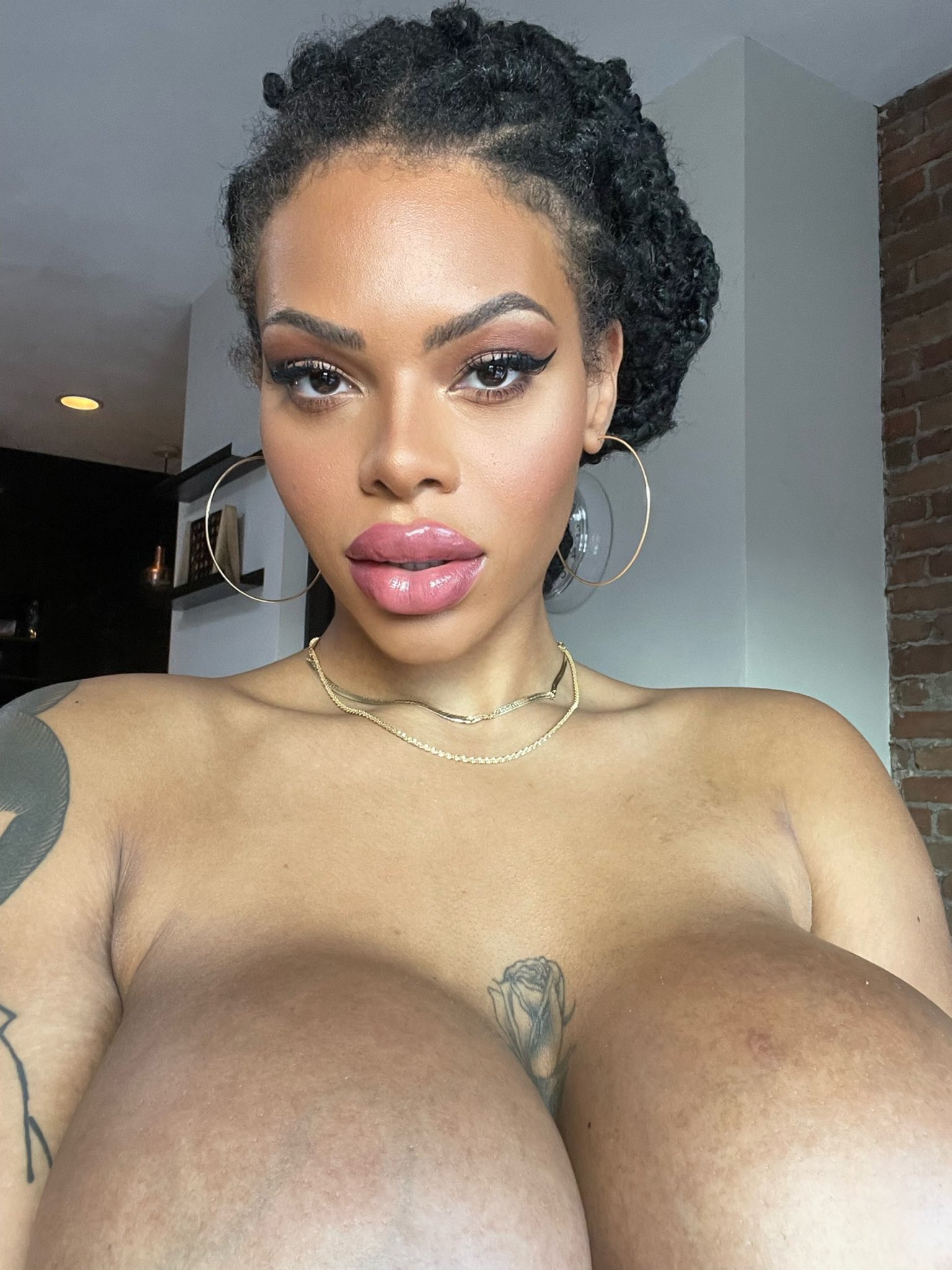 Hey https://t.co/LfxgNjKGVI