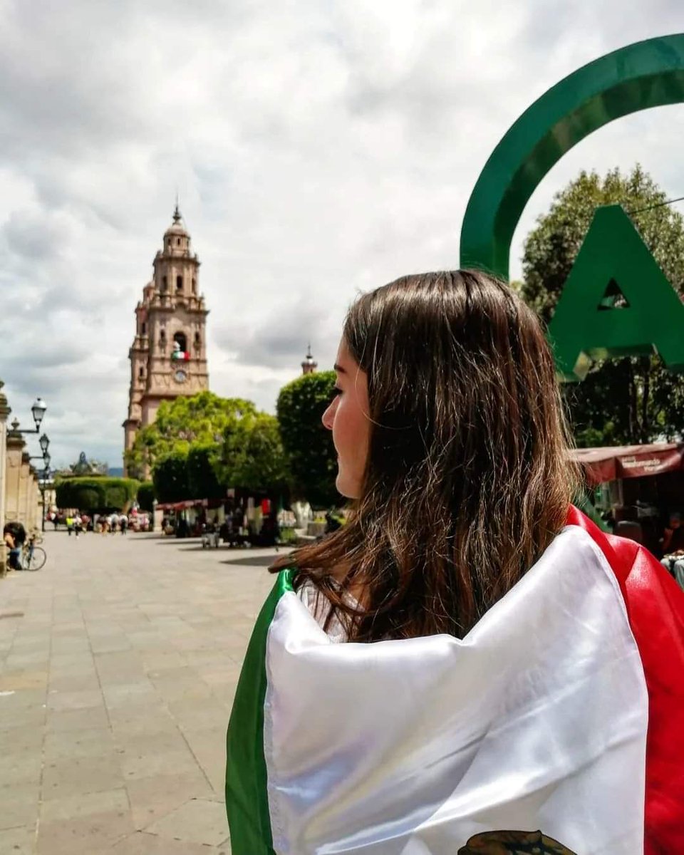Turismorelia's tweet photo. "Hoy y siempre, México 🇲🇽 es mi país" 🎉
#Turisteandomorelia
@yosoynatz .
.
#pasionxmichoacan #pasionxmexico #morelia #miamorxmorelia #soymorelia #turisteandomorelia #michoacan #viajerasmx #igersmich #mexishoots #photo_travel_mx #loves_madeinmexico #mexicosorprendente #viajeras_ https://t.co/BrW8P6d0XB