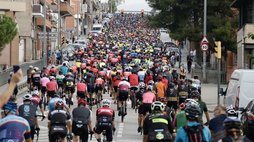 Milers de ciclistes de tot Catalunya, desborden Rubi, per exigir més seguretat després de l'atropellament de Castellbisbal. <a href="/tv3cat/">TV3 és ara @Som3Cat</a> <a href="/esport3/">Esport3</a> <a href="/elsmatins/">Els matins TV3</a> <a href="/324cat/">3catinfo</a> <a href="/CatalunyaRadio/">Catalunya Ràdio</a> <a href="/RFECiclismo/">Real Federación Española de Ciclismo</a> <a href="/mundodeportivo/">Mundo Deportivo</a>
