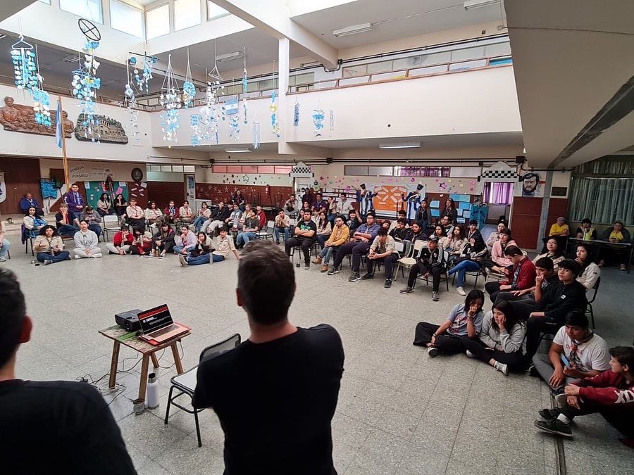 Gracias Andrés Carrasco por invitarnos a contarles, a los jóvenes de Scouts, de que se trata Factor Héroe!!!

#donante #donantevoluntario #donantevoluntariosangre #Neuquen #Argentina