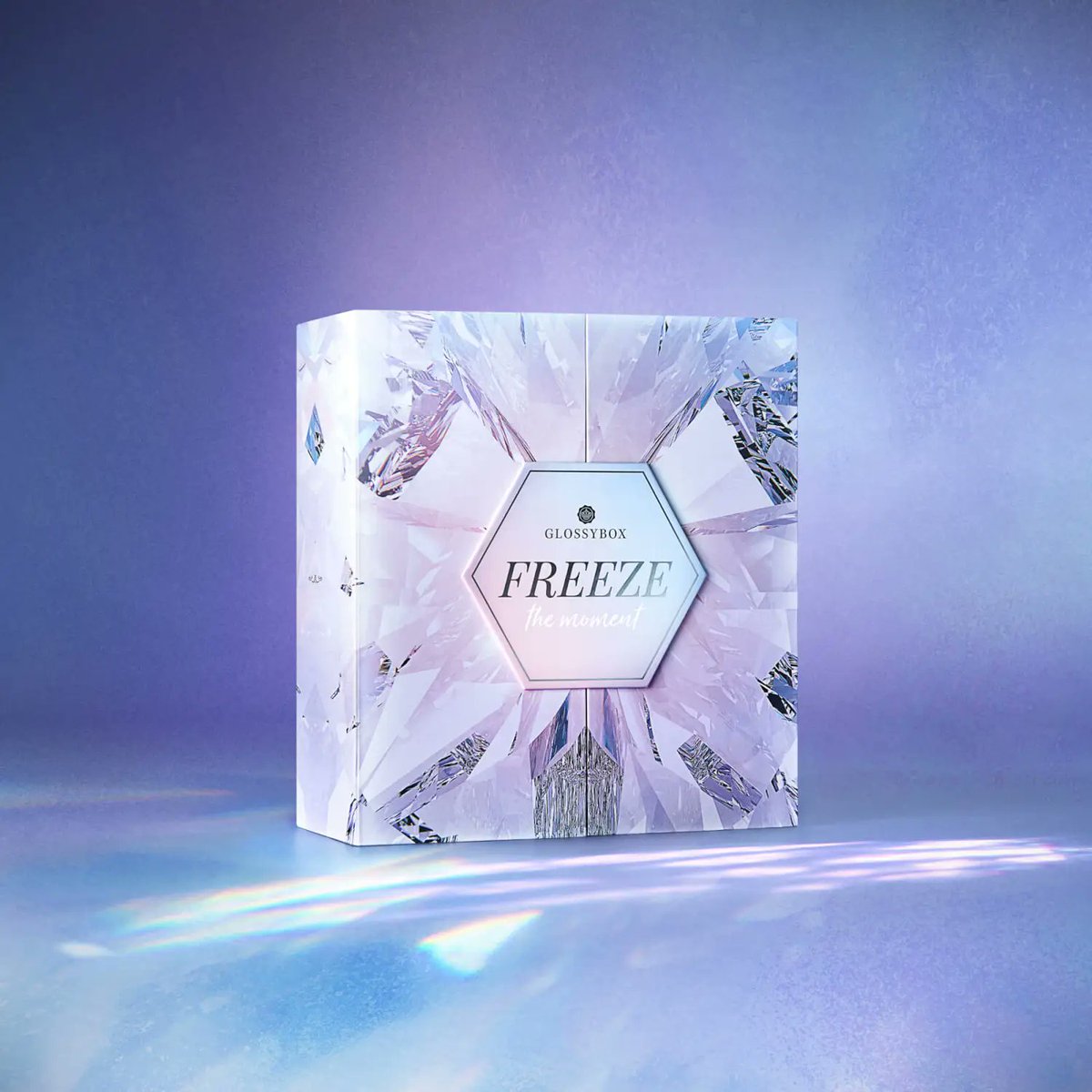 LOdoesmakeup's tweet photo. Le calendrier de l'Avent Glossybox est dispo en pré-commande par ici :  https://t.co/xrXmVQm437 🥳  Si vous ne me suivez pas sur IG, ma vidéo est en retard car j'attends sa livraison ! J'espère pouvoir filmer ça demain ! ❤️ https://t.co/WBF8SScUlg