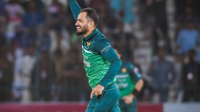 Imasad7911's tweet photo. Only Nawaz on  Which whole nation can proud of.
Only Love reacts for Muhammad Nawaz. 
#INDvsPAK2022 #arshdeepsingh #BabarAzam #asifali #PAKvIND #INDvPAK #muhammadnawaz
#rizwan https://t.co/kP7cB2xQtr