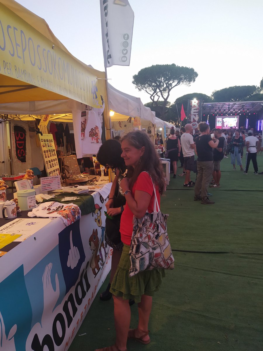 SgrazX's tweet photo. Con i @tetrabondi al #Renoize al ParcoSchuster di #SanPaolo a #Roma fino alle 24.
Dopo il reading e l'incontro con #Valentina si balla, si mangia, si beve... ☝e si sostiene la Fondazione! ☝ https://t.co/VM0xHvmudn