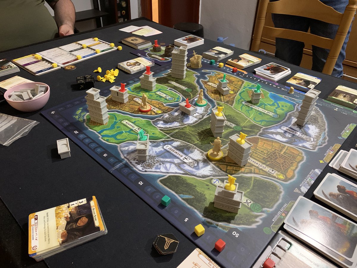 eimosfromfield's tweet photo. Volvemos a unos #SabadosJugones de domingo en el que madrugamos con Alfonso e @imisut para seguir el #PathOfLightandShadow hasta gobernar el reino. Buscando encontramos un territorio llenos de #Cubosaurs y nos entretuvimos con ellos hará que llegaron @gayofina y @Damkalloh. 👇🏽 https://t.co/S7o7rg7aHv