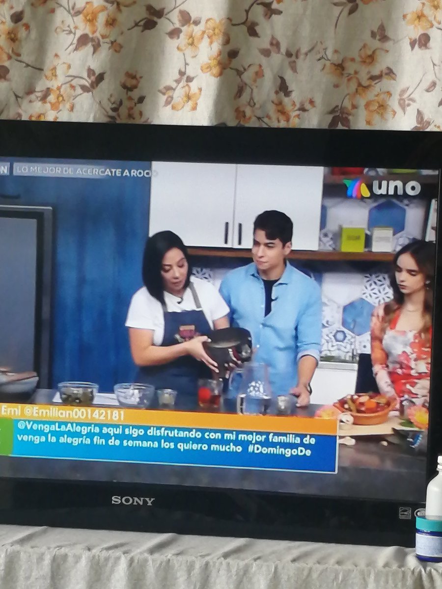 Anaygm1's tweet photo. @VengaLaAlegria #DomingoDe ver a mi querido Christian Burgos cocinar, lo Amo🌹😘 https://t.co/yalRiMFPnT
