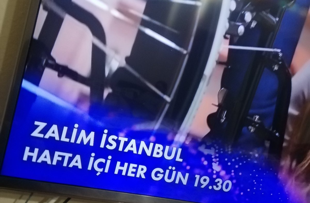 İstanbul'a atanan öğretmenleri anlatan güzel bir dizi, tavsiye ederim.