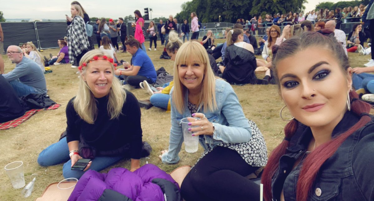 ElenyaBeatrice's tweet photo. Going to be a good night watching @mcflymusic &amp; @Scouting4Girls ❣️❣️ #trenthamlive #mcfly https://t.co/Bg1LiJfHcy