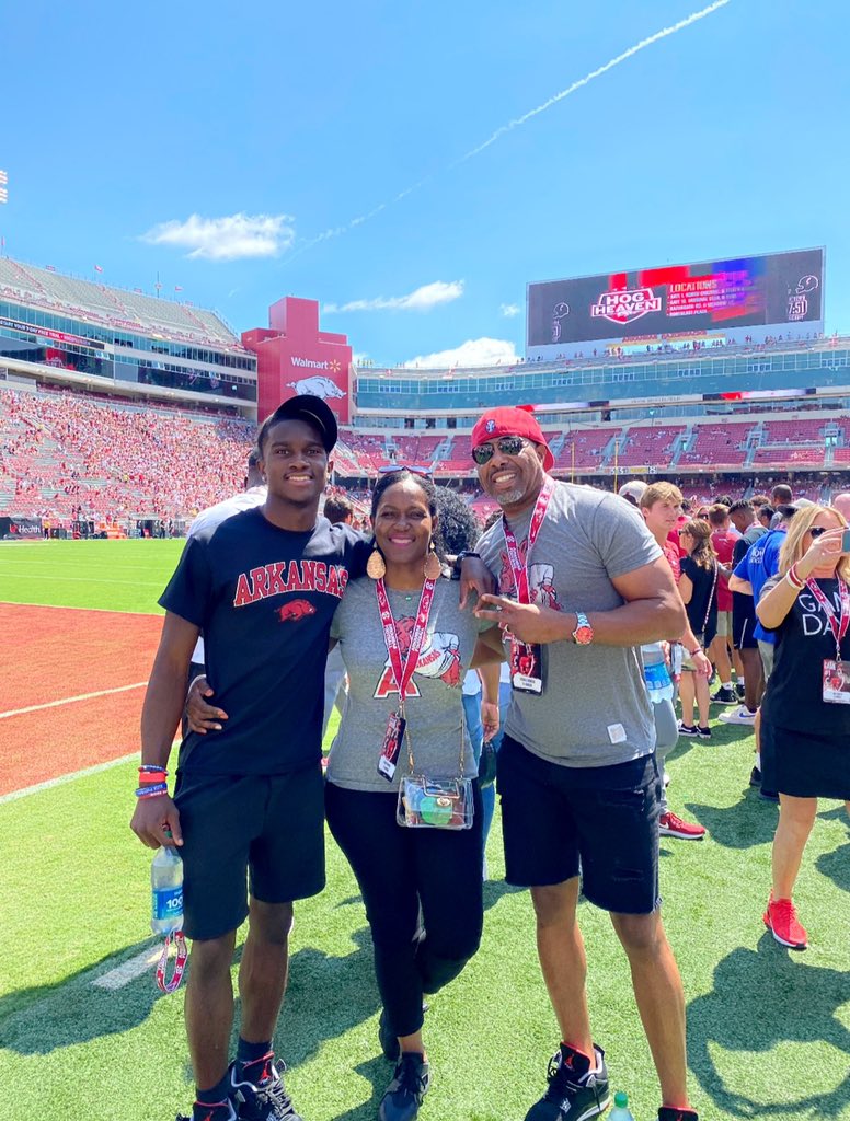 RJFutureProCO23's tweet image. Felt great being back home @RazorbackFB the atmosphere was electric! #WPS 🐗