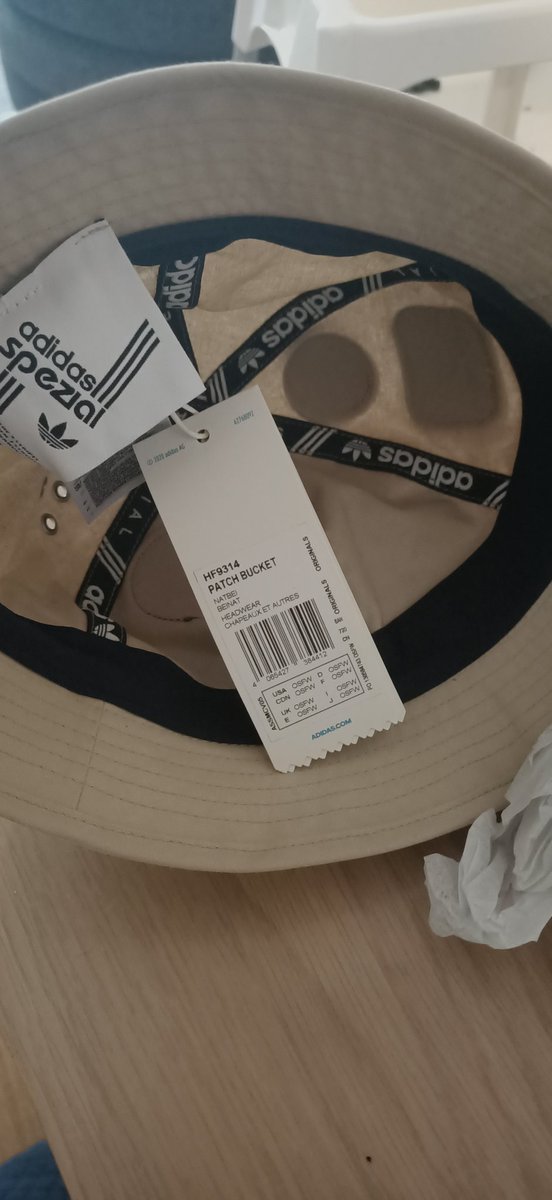 shinless77's tweet photo. @adiFamily_ Adi spezial patch bucket hat. Size OSFW BNWT. £70tyd. Gutted it doesn't fit me. https://t.co/JcliLQw5n7