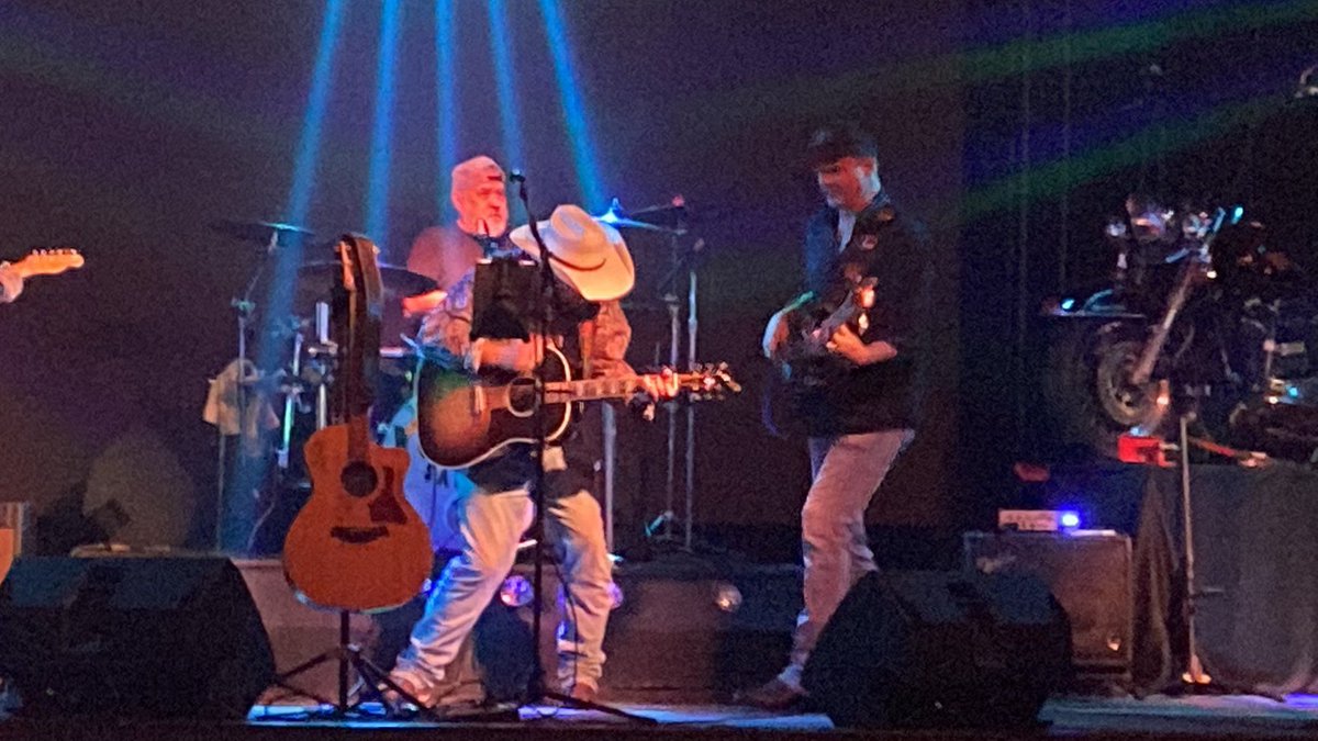 CMoreauMusic's tweet photo. Whiskey Runners Saloon showed up and showed out again last night for a great show! 

@texascma @PickleJarLive 

#chrismoreau #chrismoreaumusic #texascountrymusicassociation #realcountrymusic #picklejar #gibsonguitars #americanhatco #positivetimes https://t.co/QRyGfmhZQ9