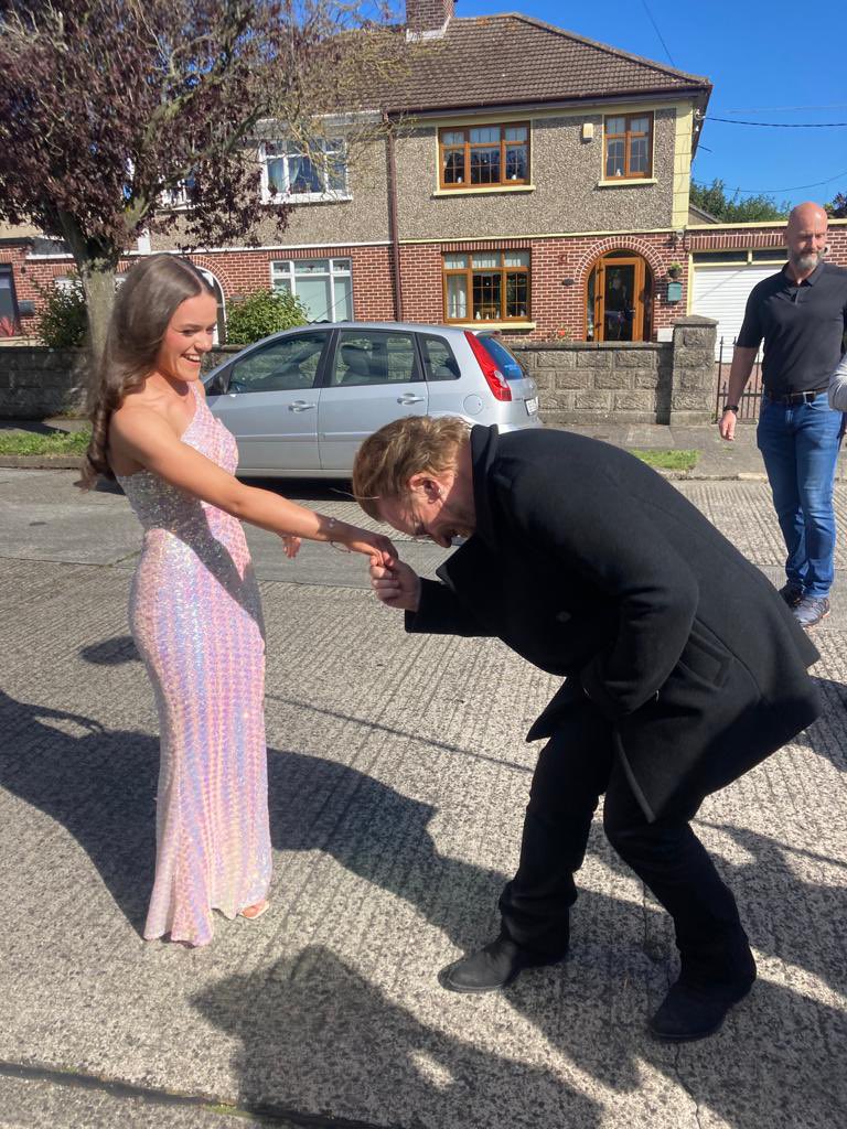 deeforderek's tweet photo. @U2 Thanks Bono for visiting Lucie the Debutant on Cedarwood Road today. It’s a Beautiful Day 👍🏻 https://t.co/KptiTWnMsF