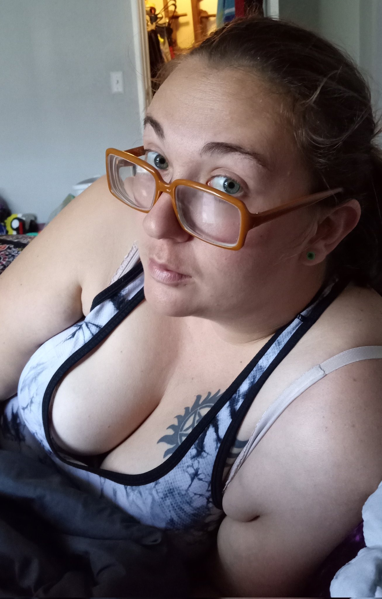 I'm having a lazy day 😴 What would we do if you were here with me? 😜 Comment and rt 😘 #LaborDay #weekend #LazySunday https://t.co/mqdsQISkvA
