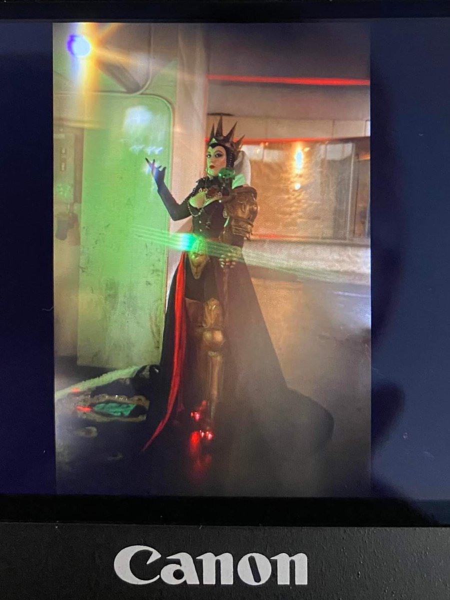 Evil Queen has gotten more positive response than any other costume I've made. Thank you so much for all the kind words! 

Preview from my shoot with <a href="/amiephotos/">amie 🍓</a> the real queen 💜💜💜