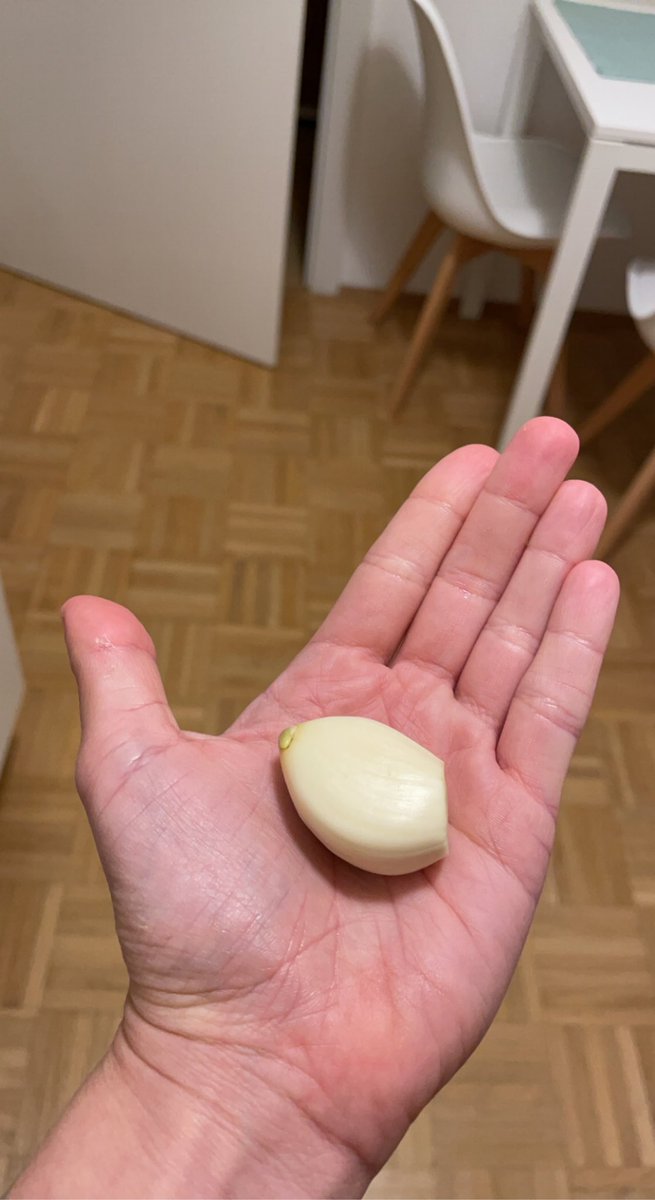katvandick's tweet photo. „One clove of garlic“ https://t.co/SSD6XJHkek