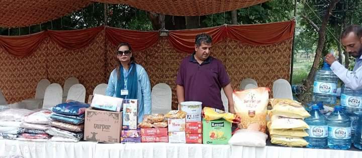 OshoUzma's tweet photo. Flood relief camp day 2. Donations coming in. Please.come forward and donate as much as you can.
#FloodRelief #pakistanneedshelp #donatenow https://t.co/dxgUgI85Ux