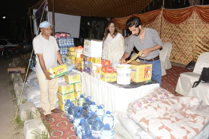 OshoUzma's tweet photo. Flood relief camp day 2. Donations coming in. Please.come forward and donate as much as you can.
#FloodRelief #pakistanneedshelp #donatenow https://t.co/dxgUgI85Ux
