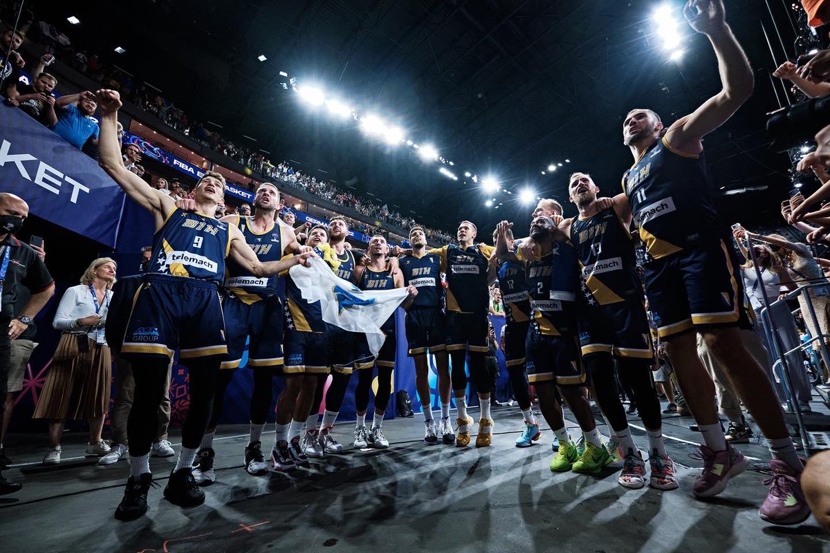 Sanicampara12's tweet photo. Ovdje niko nije normalan!🇧🇦🔥😈 https://t.co/qwGzOKaQZa