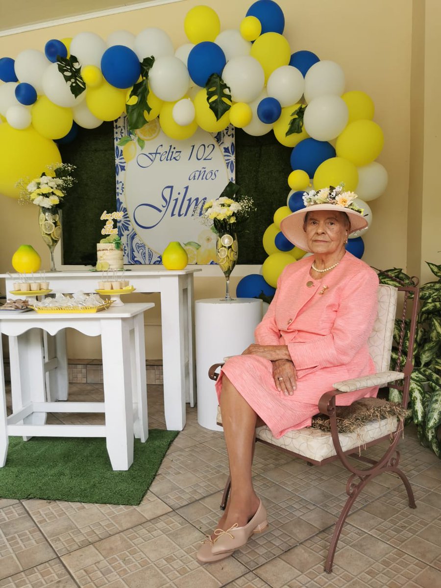 melumirandam's tweet photo. No todo el mundo llega a 102 años, METO!   Mi amada abuela Jilma!!😍😍😍 https://t.co/O31tmS4B6d
