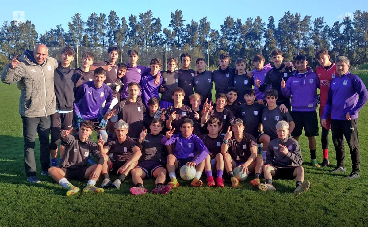 DefensorSp's tweet photo. ¡DALE CAMPEÓN! La categoría Sub15 de Defensor Sporting se coronó campeona del torneo Apertura 2022.

¡𝗙𝗲𝗹𝗶𝗰𝗶𝘁𝗮𝗰𝗶𝗼𝗻𝗲𝘀 𝗮 𝘁𝗼𝗱𝗼𝘀!

La más gigante. La #CanteraDSC 🟣 https://t.co/rOZXGREC92