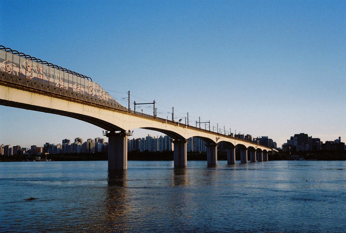 A passion for bridges
<a href="/Kodak/">Kodak</a> 
#PhotoOfTheDay #PhotoOfTheDay #camera #카매라 #southkorea
#seoul #서울 #iseoulu #streetvision #서울여행 #산책
#filmphotography #사진작가 #사진 #rollei

Korea, Seoul
ROLLEI 35S Ultramax400 #35mmfilm
© Maxime Siellez
