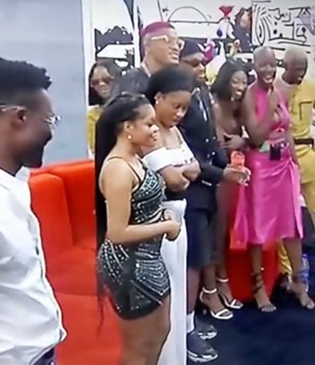 EricaElites34's tweet photo. Phyna's reaction towards dejis eviction 😂😂😂😂😂😂🤣🤣🤣🤣🤣#BBNaija https://t.co/xUVEWrfBrH