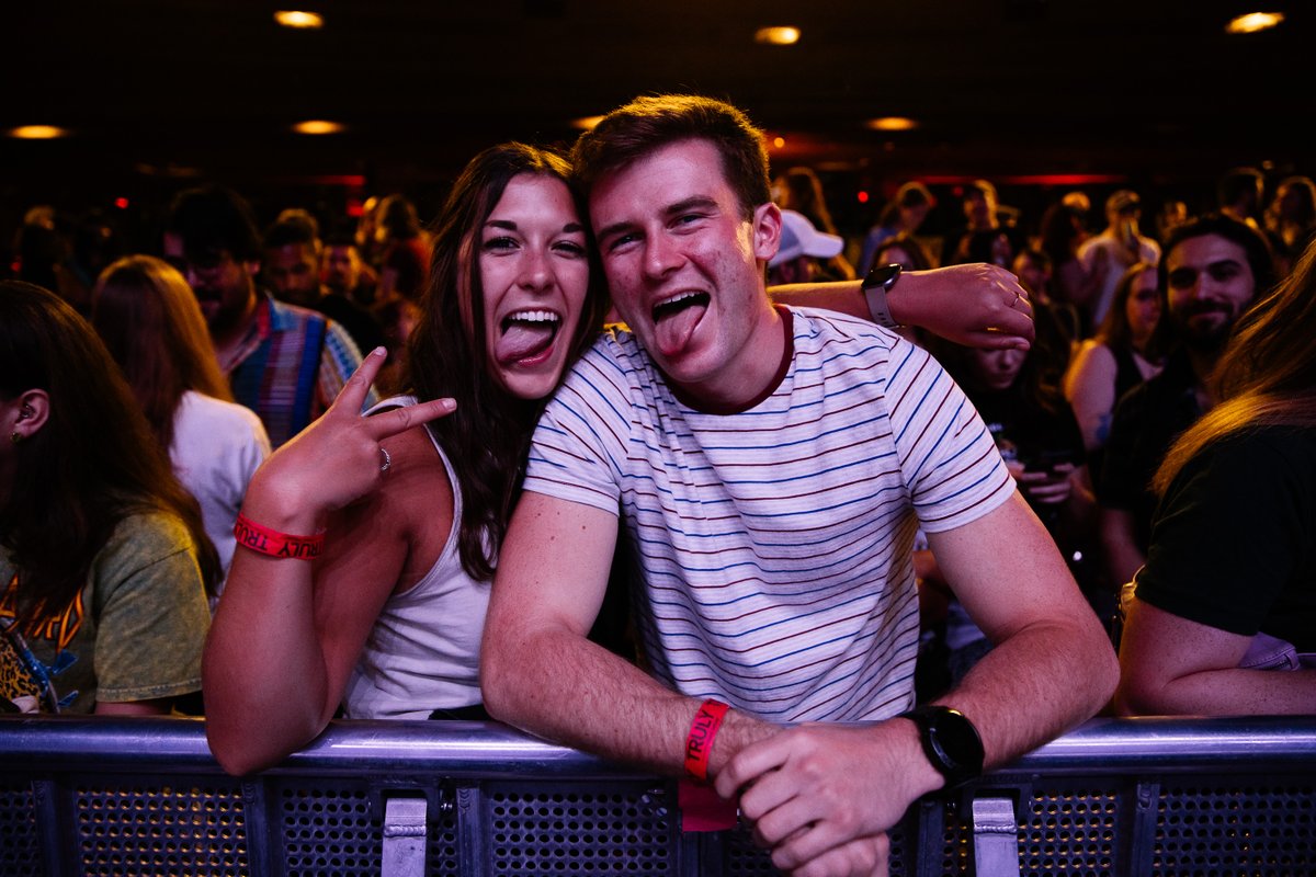 Everything was alright at Saturday's <a href="/MotionCityMusic/">Motion City Soundtrack</a> show <a href="/TheAztecTheatre/">The Aztec Theatre</a> 🤘🤘🤘 mysanantonio.com/entertainment/…