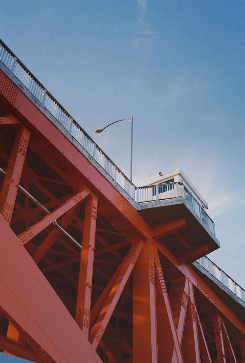 One of the most photographed bridges
<a href="/Kodak/">Kodak</a>  
#PhotoOfTheDay #PhotoOfTheDay #camera #카매라 #southkorea
#seoul #서울 #iseoulu #streetvision #서울여행 #산책
#filmphotography #사진작가 #사진 #rollei

Korea, Seoul
ROLLEI 35S Ultramax400 #35mmfilm
© Maxime Siellez