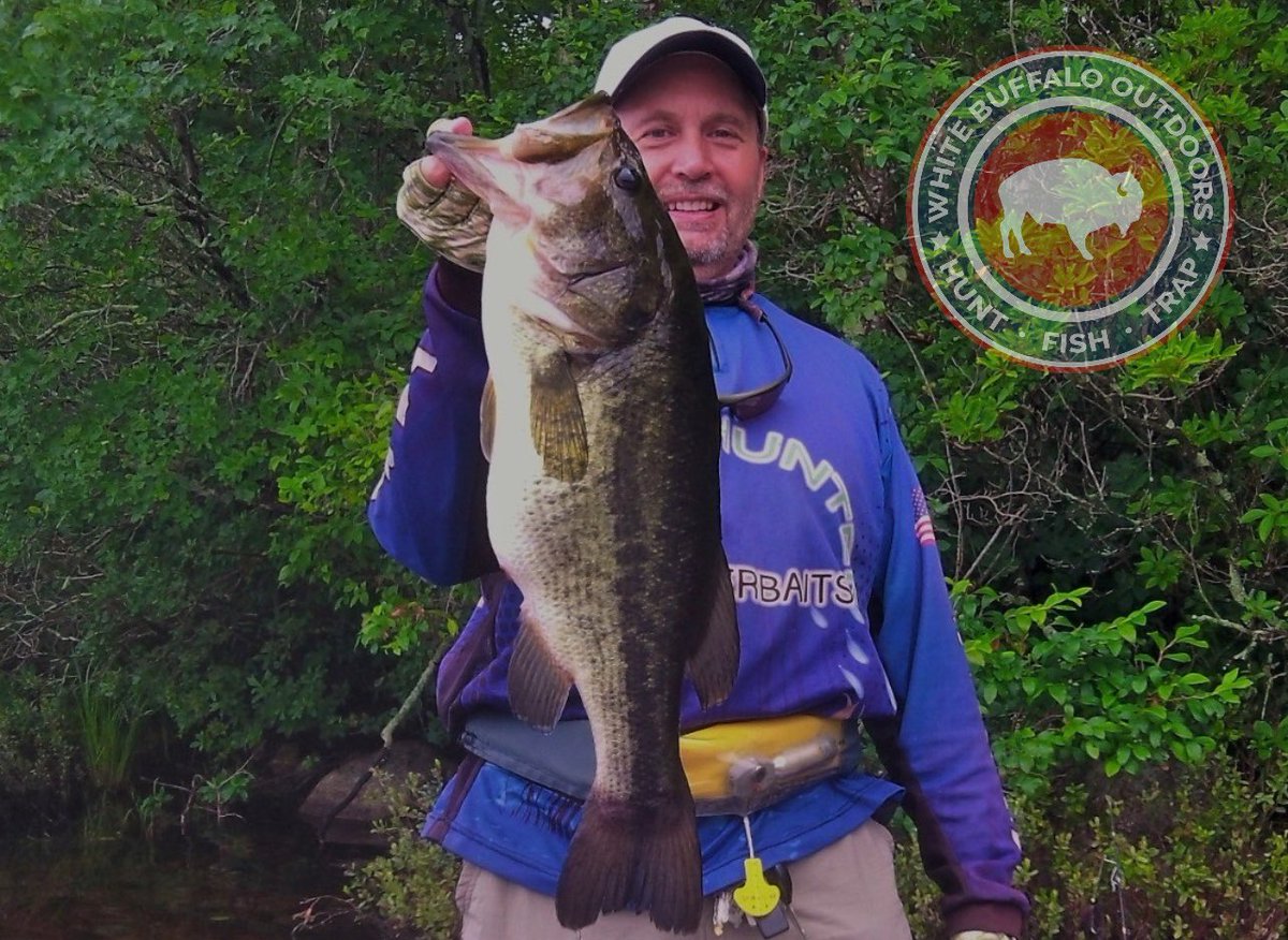 WhiteBuffaloOut's tweet photo. 🔥🔥🔥 Andrew from the great state of Rhode Island with a giiiaannt bass!  Wow!  Thank you Andrew for sharing on White Buffalo Outdoors 👍 #bassfishing #fishing #outdoors https://t.co/VnUBTqefBQ