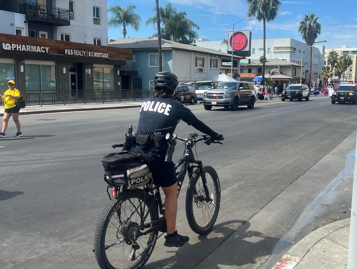 LAPDHollywood's tweet photo. El Salvadorian Parade on Hollywood Blvd ๐ธ๐ป #hollywood #elsalvador #lapd #lasd #bikeunit https://t.co/9ImrlAPW7e